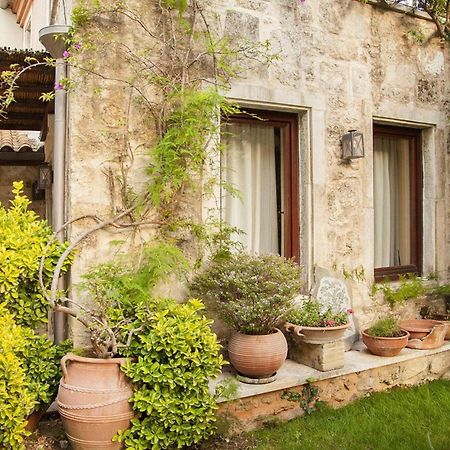 Holiday Home In The Archanes With A Garden エクステリア 写真