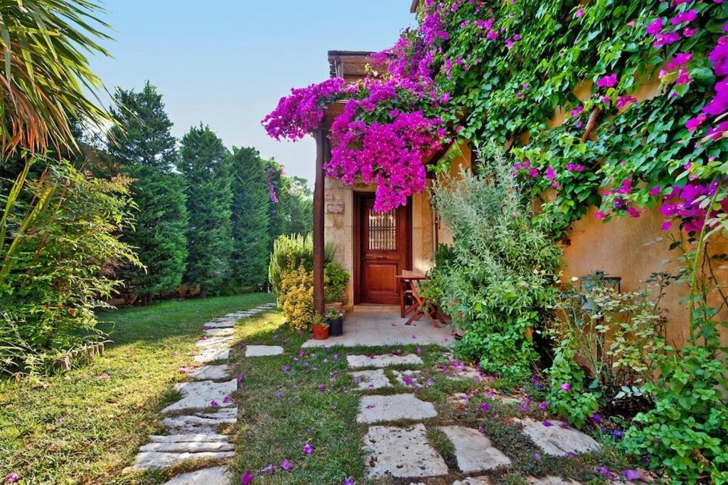 Holiday Home In The Archanes With A Garden エクステリア 写真