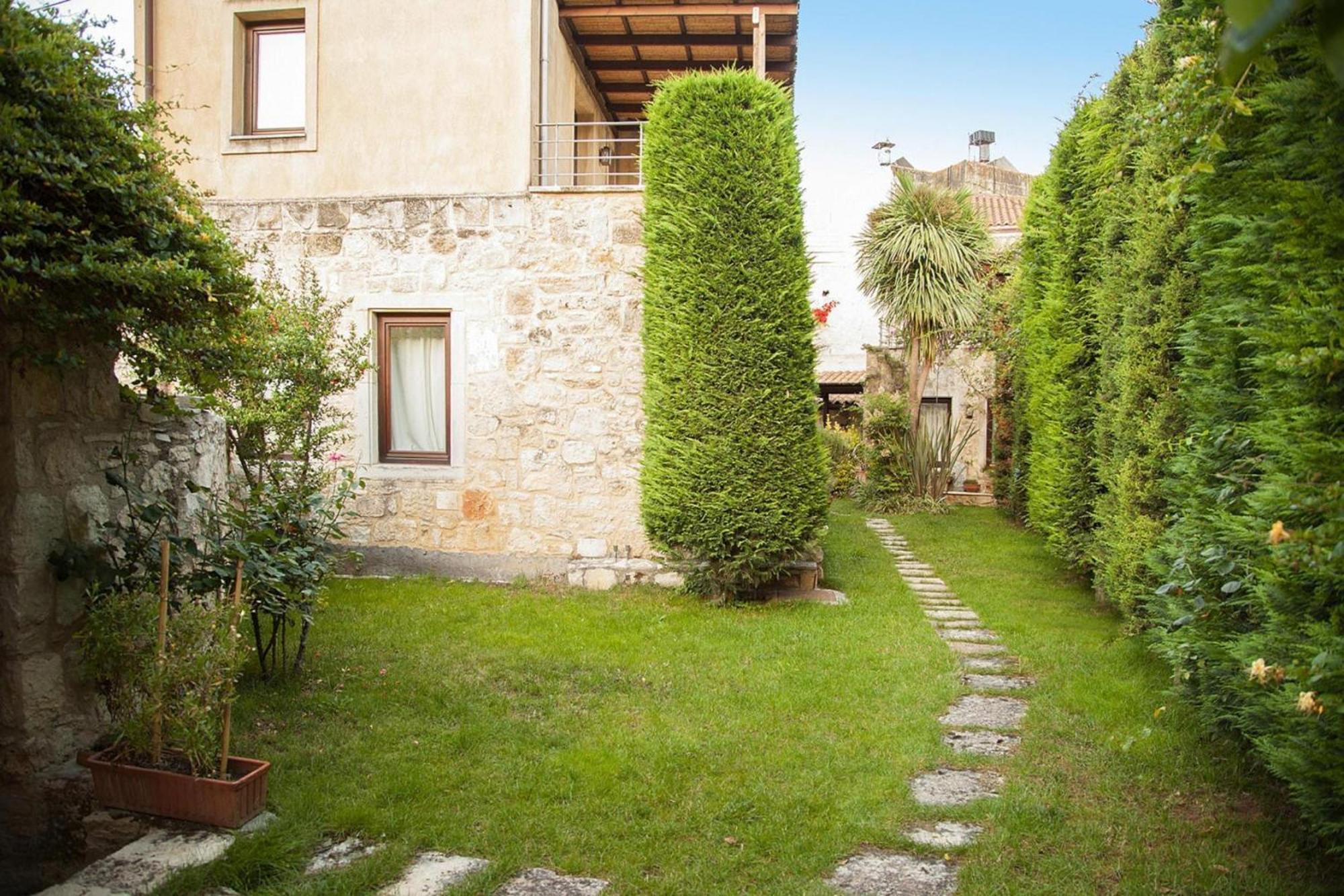 Holiday Home In The Archanes With A Garden エクステリア 写真